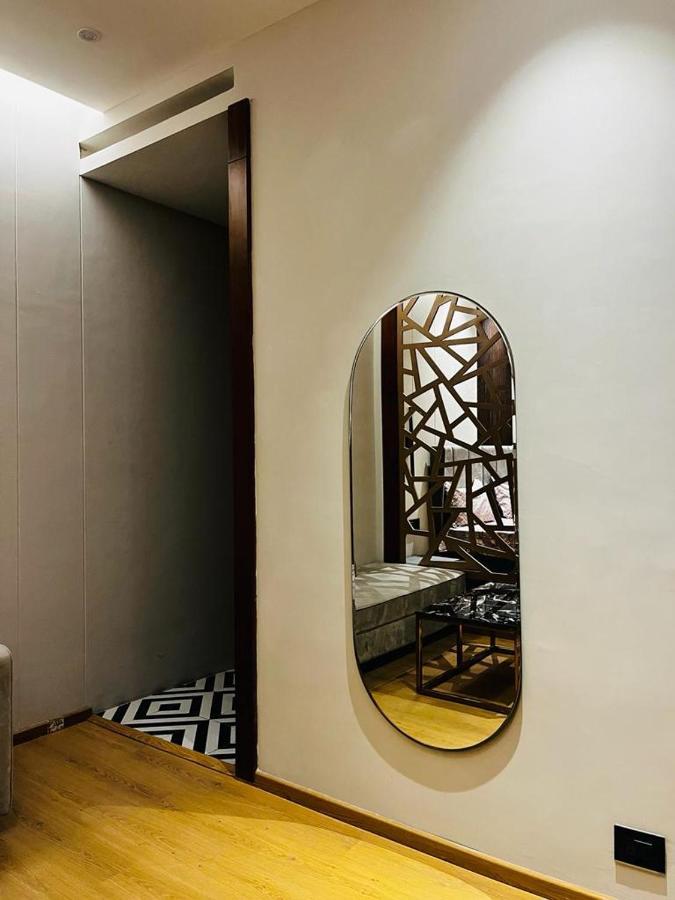 Luxe Apartment By Hey Studio'S Ghaziabad Luaran gambar