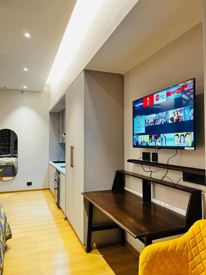 Luxe Apartment By Hey Studio'S Ghaziabad Luaran gambar