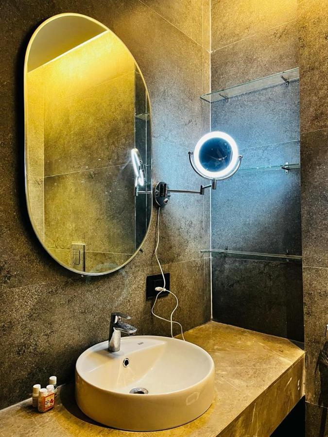 Luxe Apartment By Hey Studio'S Ghaziabad Luaran gambar