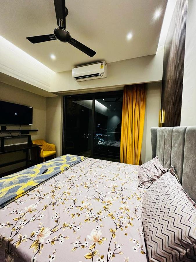 Luxe Apartment By Hey Studio'S Ghaziabad Luaran gambar