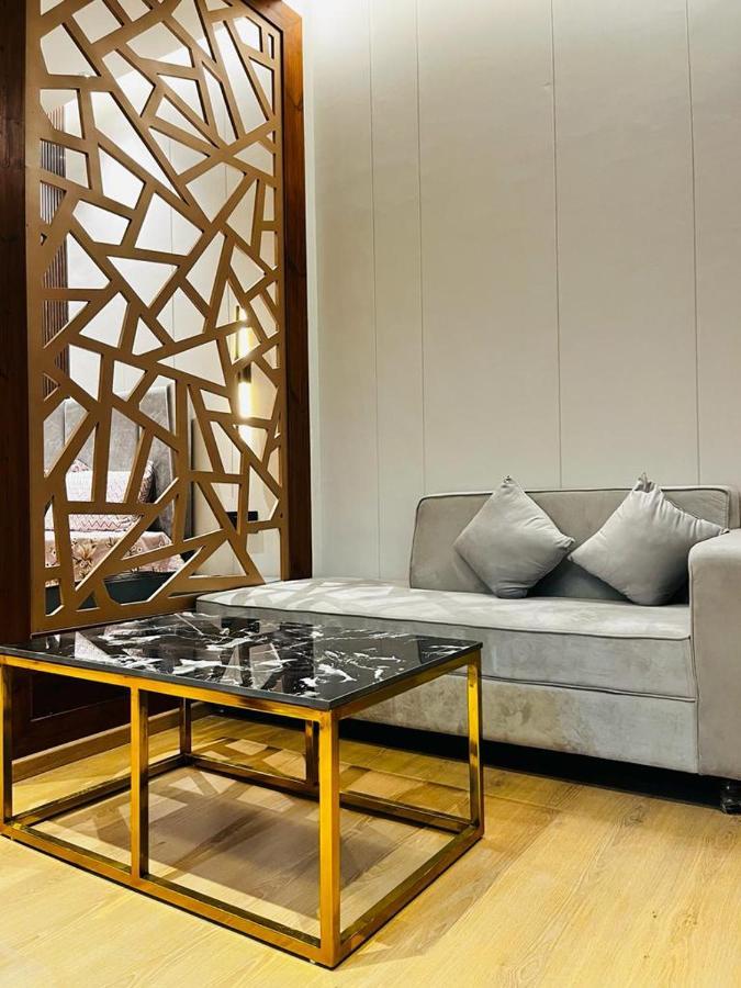 Luxe Apartment By Hey Studio'S Ghaziabad Luaran gambar